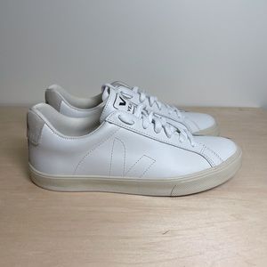 Veja White and Cream Women's Sneakers
